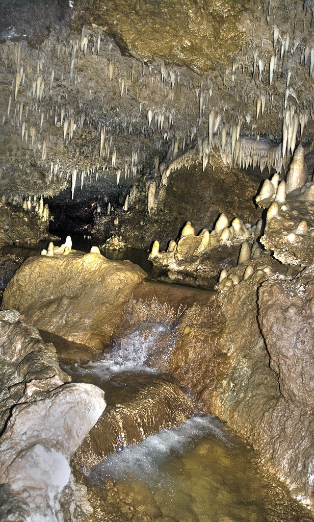 Rotunda Pool in Harrison's Cave: Unterirdisches Wasserbecken in St. Thomas